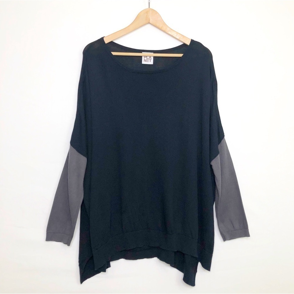 Planet, black and gray color block oversized sweater